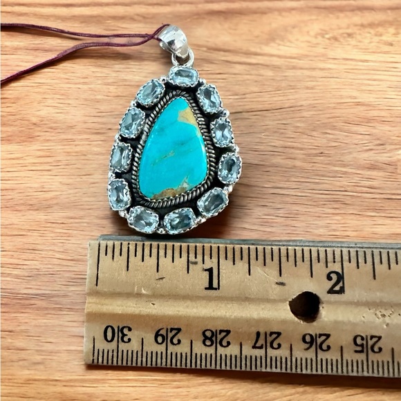 Turquoise Surrounded by Blue Topaz in Sterling Sikver - Picture 4 of 8